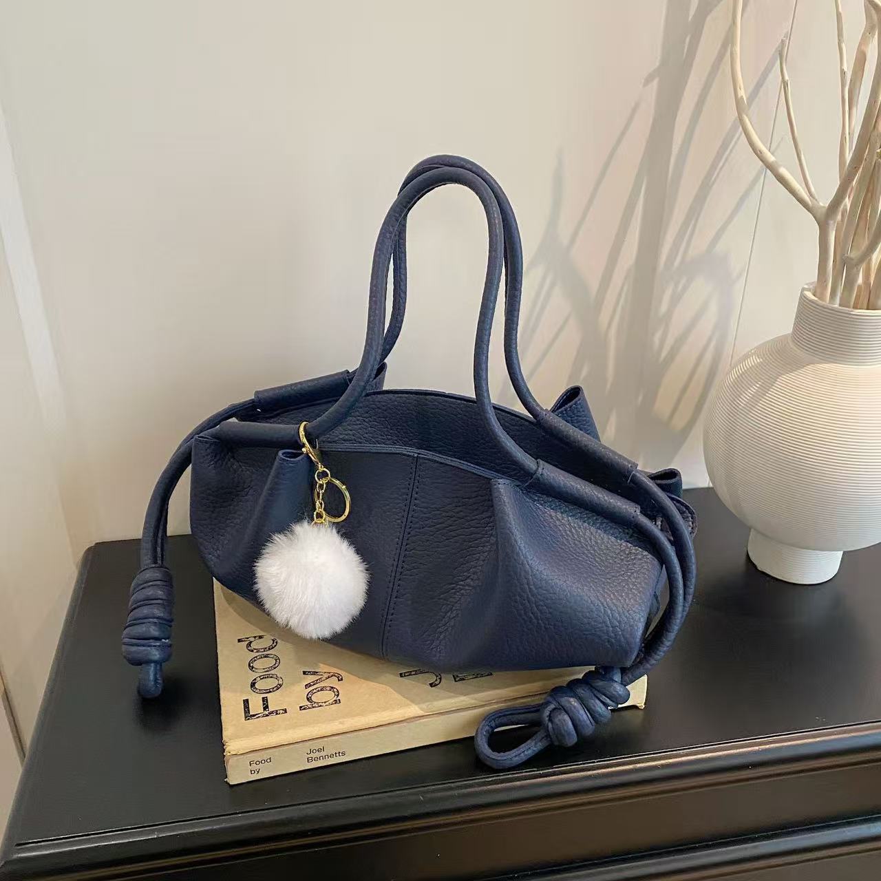 Women's 2026 New Arrival Shoulder Bag: A Unique, High-End Soft Leather Cloud-Shaped Bag—A Stylish Crossbody Bag for Commuting